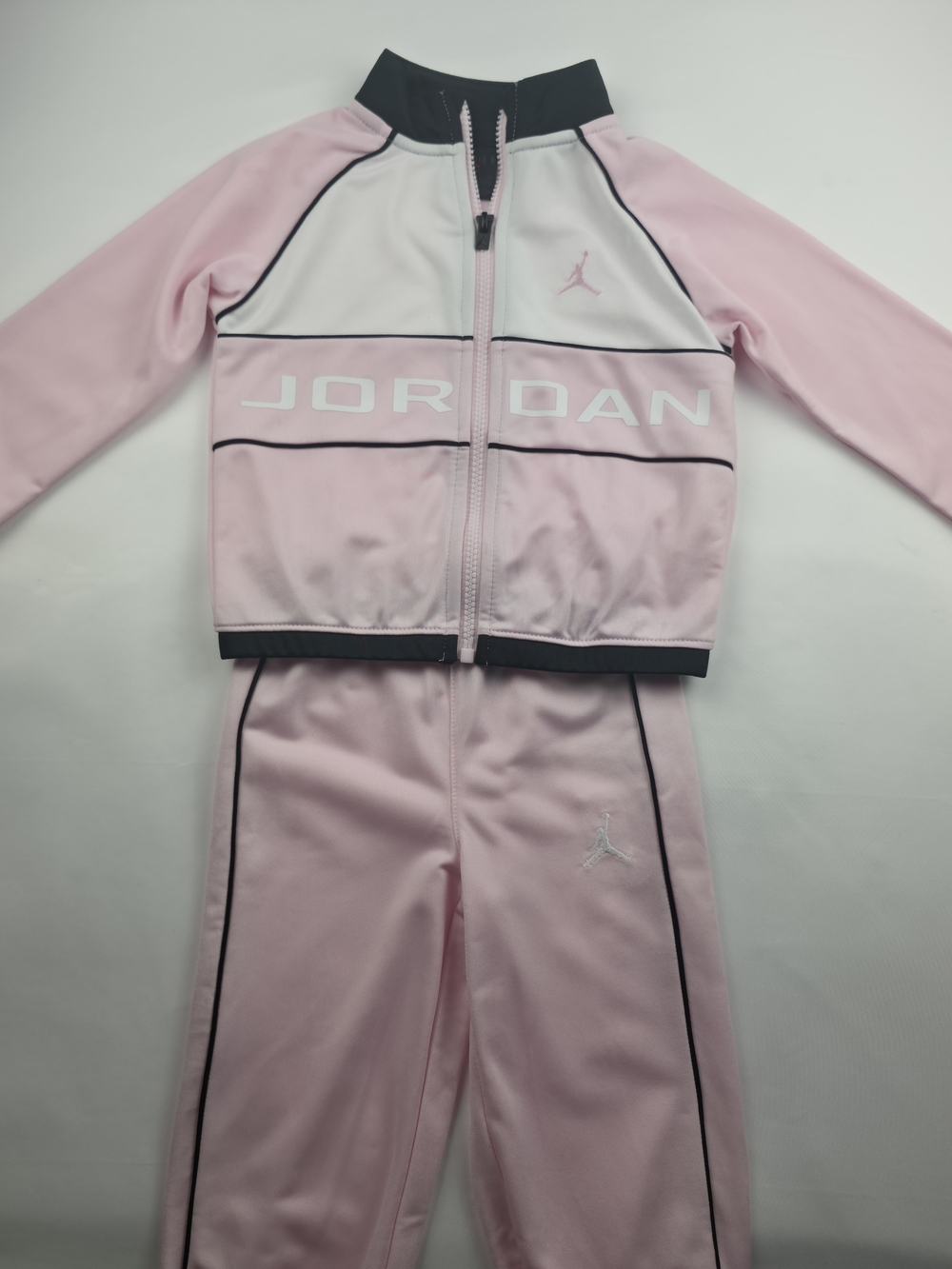 Adorable Nike Jordan girls 2-piece tracksuit set in “Pink Foam”